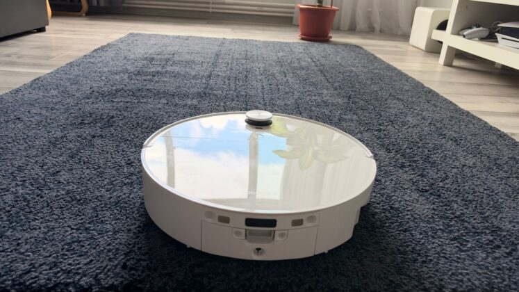 Roborock Qrevo Edge 2 Flow Review: 35,000Pa Robot Vacuum Adds a Continuously Washed Roller Mop